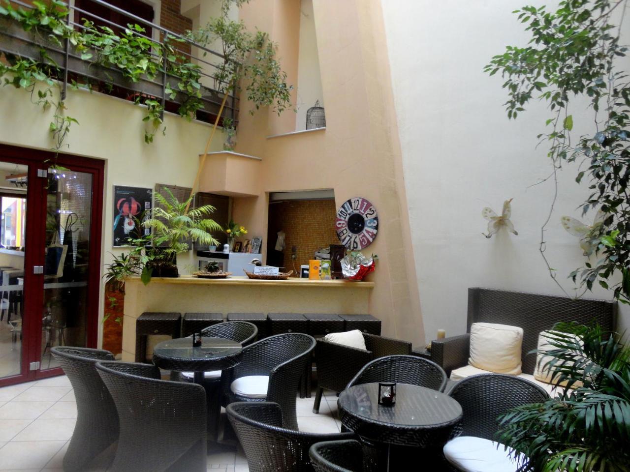 Lirio Guest House 马克拉科米 外观 照片