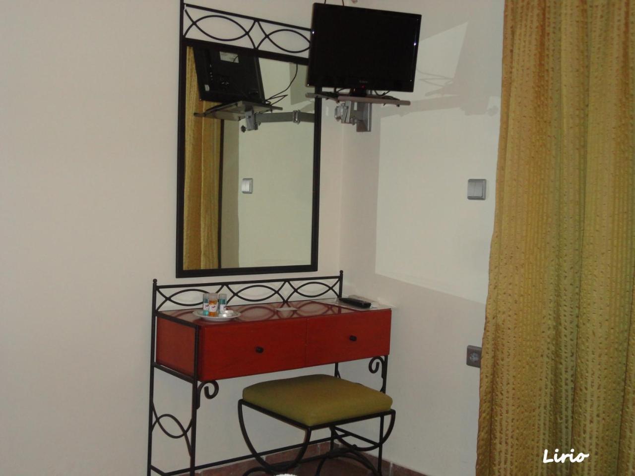 Lirio Guest House 马克拉科米 外观 照片